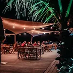 诺瓦山林小屋露营地 5*