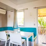 诺瓦山林小屋露营地 5*