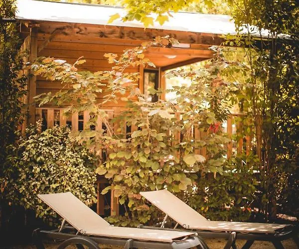 مكان تخييم Nova Lodges غريمو